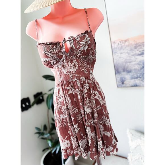 Sunset blooms Skylar + Madison flirty bandeau cleavage twirl cami mini dress - Picture 3 of 5